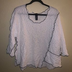 Lettuce edge contrast stitch top